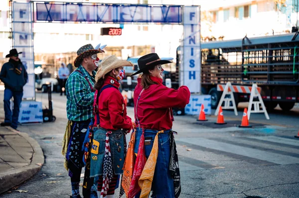 Rodeo Clown Cheering Runners San Antonio — Stock Photo, Image