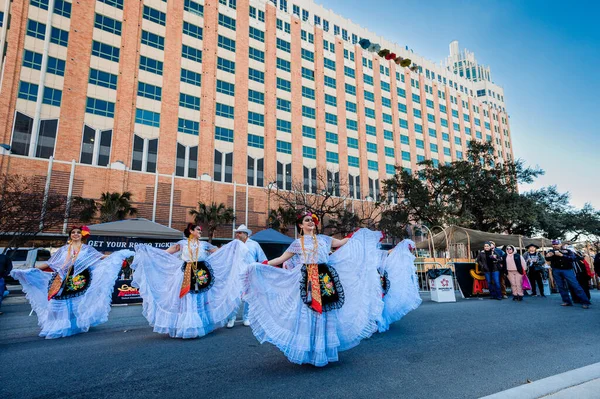 Folklorico Dancers Entertaining Streets San Antonio — Stock Photo, Image