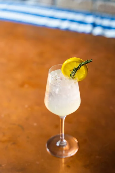 Lemonade Vodka Cocktail Copper Table Top — Stock Photo, Image