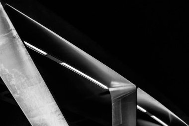 Malta 'daki Grand Harbour' un girişindeki yeni Valletta Breakwater Brisge 'nin soyut detaylı çekimi.