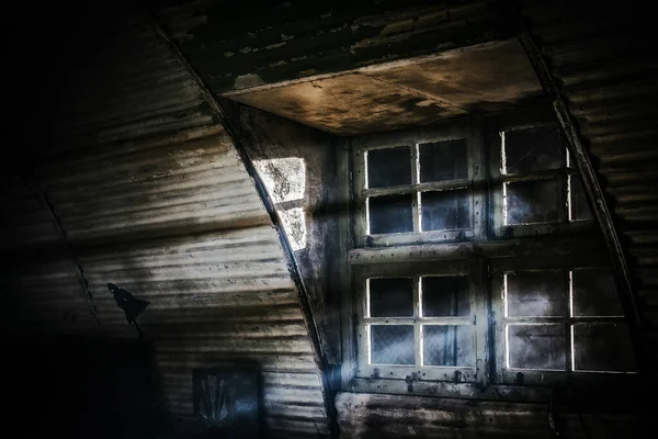 Fenster Einer Nissenhütte Aus Dem Zweiten Weltkrieg — Stockfoto