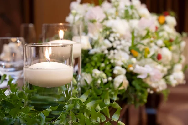Düğün Törenlerinde Kullanılan Renkli Çiçekler — Stok fotoğraf