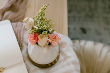 Samimi evde bahar çiçekleri