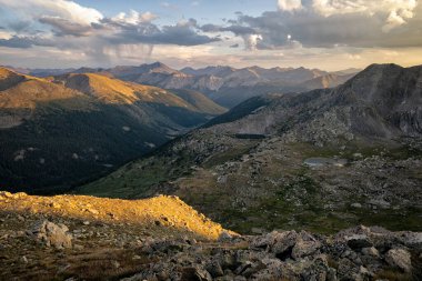 Fotoğraflar, Colorado 'daki Hunter-Fryingpan Wilderness' da sırt çantası gezisinde çekildi.