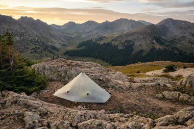 Fotoğraflar, Colorado 'daki Hunter-Fryingpan Wilderness' da sırt çantası gezisinde çekildi.