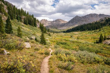 Fotoğraflar, Colorado 'daki Hunter-Fryingpan Wilderness' da sırt çantası gezisinde çekildi.