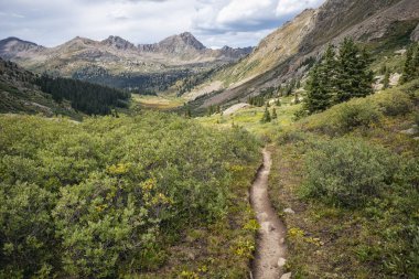 Fotoğraflar, Colorado 'daki Hunter-Fryingpan Wilderness' da sırt çantası gezisinde çekildi.