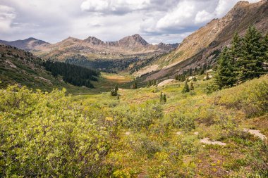 Fotoğraflar, Colorado 'daki Hunter-Fryingpan Wilderness' da sırt çantası gezisinde çekildi.