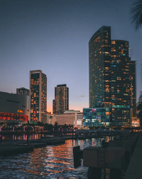 Gyönyörű Kilátás Miami Belvárosában Naplemente Éjszaka — Stock Fotó