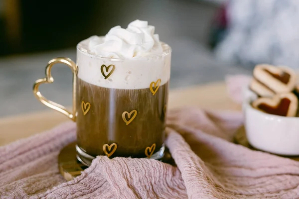 Cappuccino Quente Caneca Coração — Fotografia de Stock