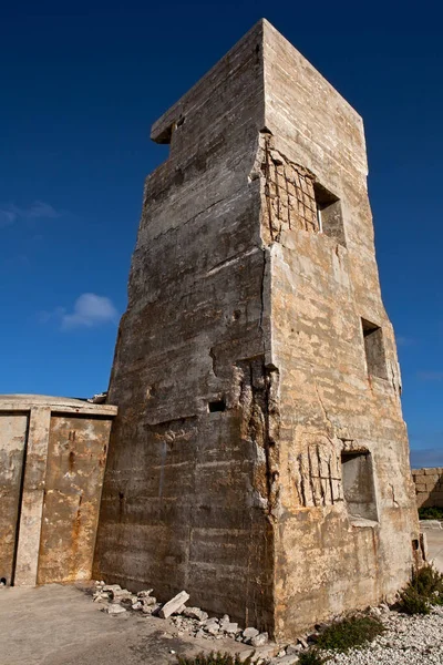 马耳他里卡索里堡的二战炮塔 — 图库照片
