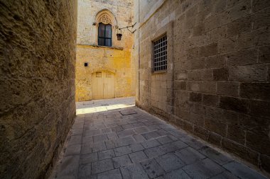 Malta 'nın ortaçağ sokaklarından biri.