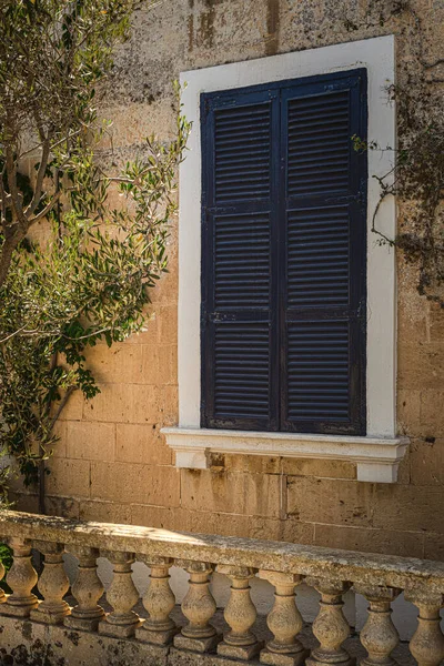Maltský Styl Louvered Okno Mdina — Stock fotografie