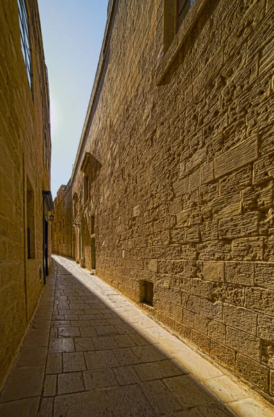 Mdina Nın Eski Dar Ortaçağ Sokaklarından Biri — Stok fotoğraf