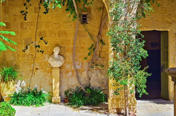 Römische Büste Einem Mittelalterlichen Innenhof Mdina — Stockfoto
