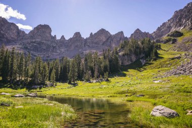 Eagles Nest Wilderness, Colorado 'da yürüyüş yaparken çekilmiş manzara fotoğrafları.  