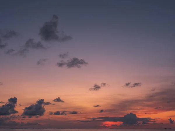 日没時の空の低角度ビュー — ストック写真