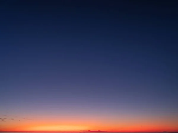 日没時の空の低角度ビュー — ストック写真