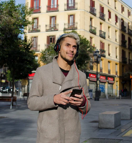 Young Man Headphones Listening Music City — Stock Photo, Image