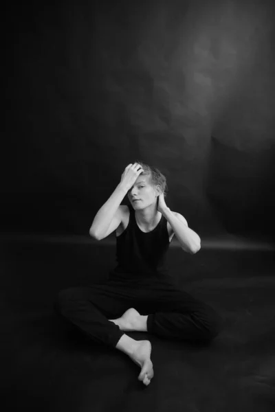 Tanečnice Tančí Vyjadřuje Tělem — Stock fotografie