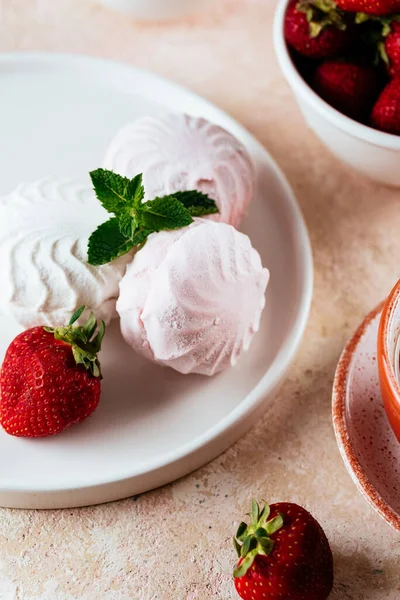 Malvavisco Frutas Sobre Fondo Claro Con Bayas — Foto de Stock