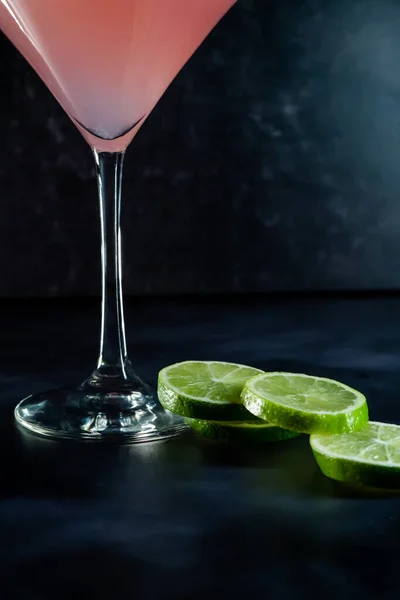 Close Cosmo Martini Limes — Stock Photo, Image
