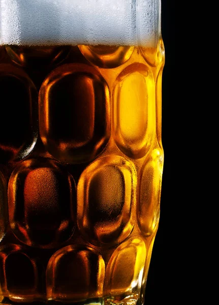 Una Pinta Birra Fredda Uno Sfondo Nero — Foto Stock