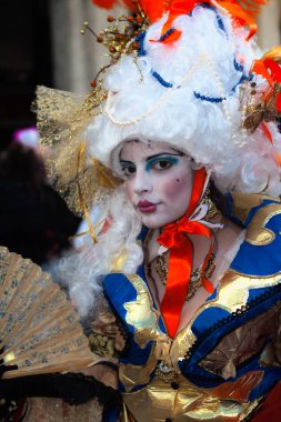 VALLETTA, MALTA - MAR 06 - 6 Mart 2011 'deki Uluslararası Malta Karnavalı sırasında bir karnaval dansçısının portresi