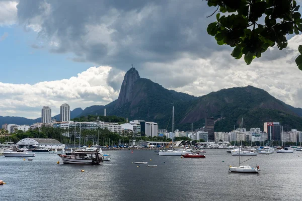 Hermosa Vista Océano Barcos Cristo Redentor Montaña Corcovado Río Janeiro —  Fotos de Stock