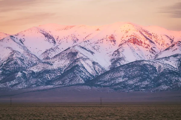 Alba Alpenglow Sulle Montagne Del Nevada Nel Deserto — Foto Stock