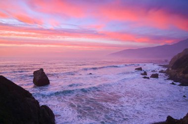 Pasifik Vadisi Kayalıkları Big Sur California 'da Sunset' te