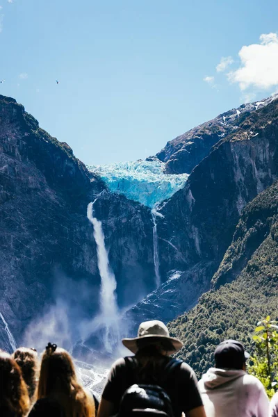 Family Looking Snowdrift Waterfall Queulat National Park — Stock Photo, Image