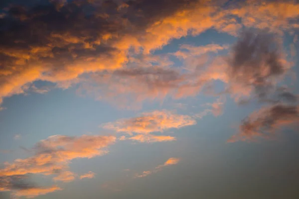 Röd Himmel Med Moln Skymningen — Stockfoto