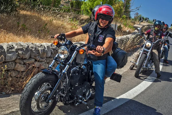 Sicily Italy Nisan 2014 Üyeleri Malta Bölümü Sicilya Turnedeyken Harley — Stok fotoğraf