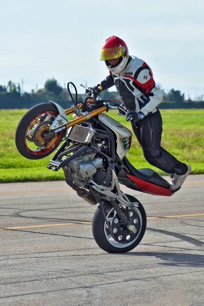 Luqa Malta Dec Stunt Rider Angyal Zoltan Jezdí Bez Předního — Stock fotografie