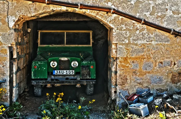 Comino Malta Jun Julgar Pelas Baterias Descartadas Chão Este Landrover — Fotografia de Stock