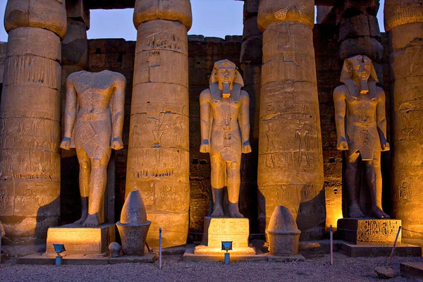 Luxor Tapınağında Ramses Heykelleri — Stok fotoğraf