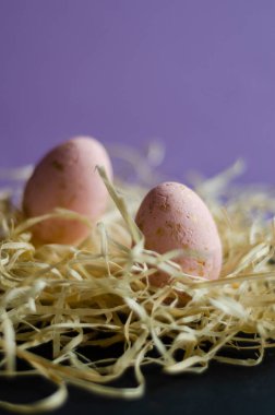 Yuvadaki pembe yumurtalar