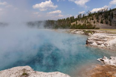 Yellowstone Ulusal Parkı, Wyoming 'deki gayzerler.