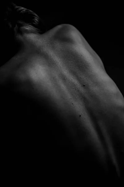 Fekete Fehér Fotó Testrészekről Jóga Pózok Egy Meztelen Női Testről — Stock Fotó