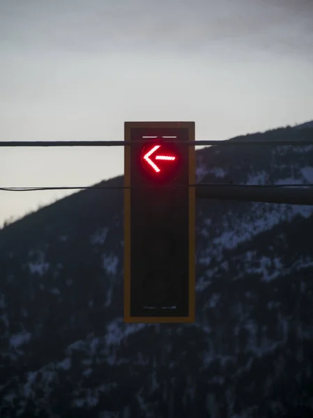 Red Turn Arrow Stoplight Winter — Stock Photo, Image
