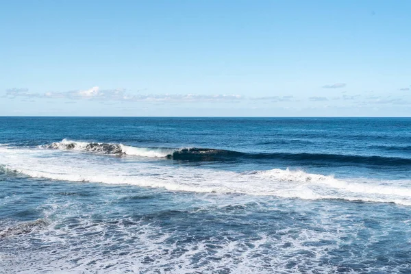 ビーチブレイク波のフレーム — ストック写真