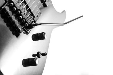 Elektro gitar detay çekimleri beyaz arkaplan üzerine