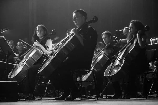 Mfcc Malta Sep Członkowie Orkiestry Filharmonii Narodowej Podczas Rockestra 2012 — Zdjęcie stockowe