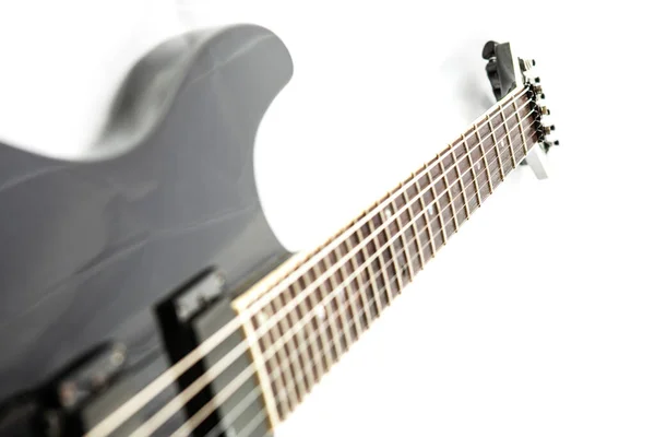 白色背景下的电吉他细节镜头 — 图库照片
