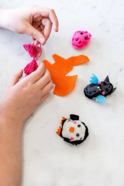 Çocuk Elleri Dikiş Minik Keçeli Hayvanlar