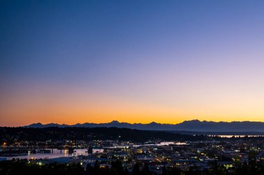 Seattle 'da Olimpiyat Dağları ve Ballard' da gün batımı