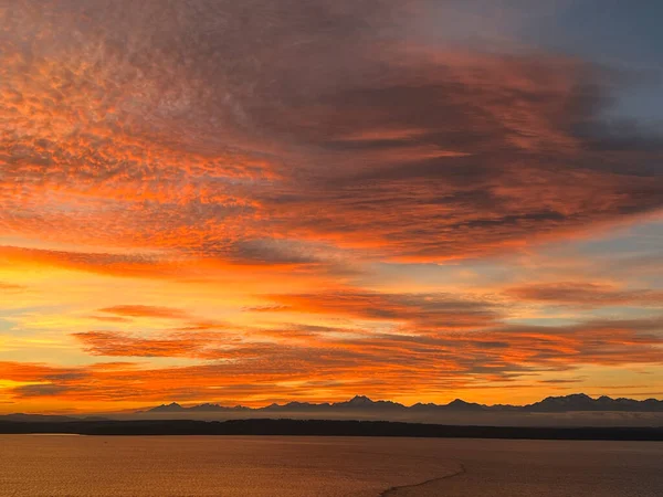 Pôr Sol Sobre Montanhas Olímpicas Ballard Seattle — Fotografia de Stock