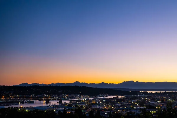 Puesta Sol Sobre Las Montañas Olímpicas Ballard Seattle — Foto de Stock