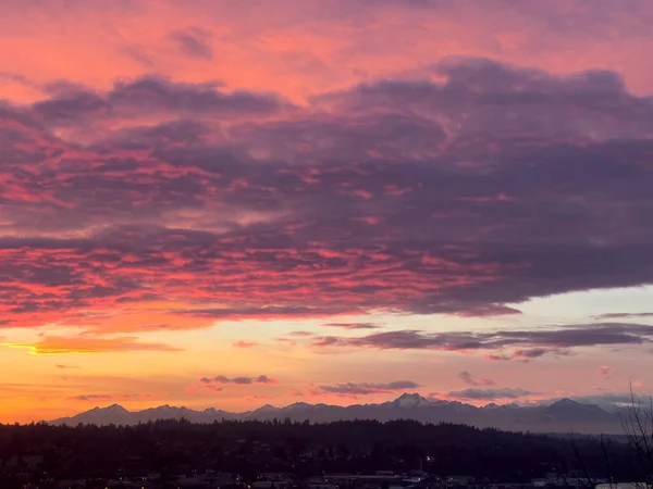 Zachód Słońca Nad Górami Olimpijskimi Jak Widziano Seattle — Zdjęcie stockowe